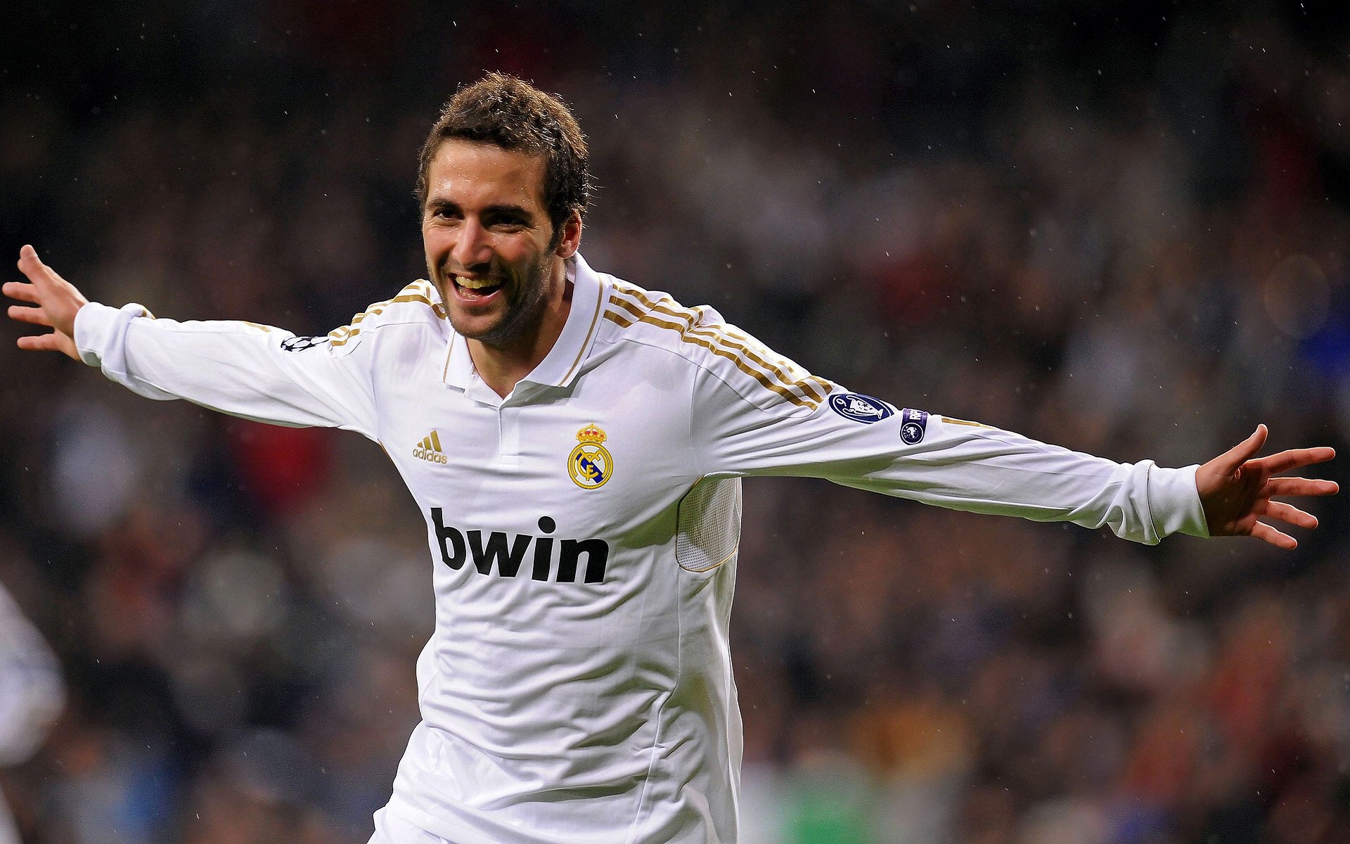 开云APP-德甲激烈角逐，比分3-2，明星前锋梅开二度，控球时间67%，场均成功抢断72%